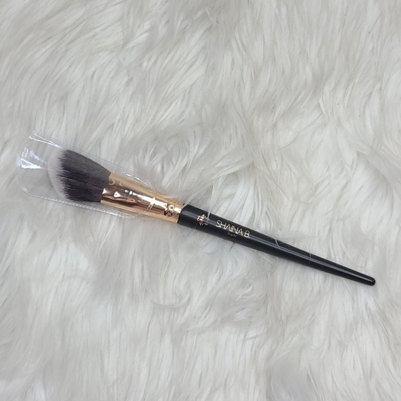 ~Brand New~ Make Up Brush Powder Blush Highlighter Contour Angle  Beauty MUA - Picture 1 of 3